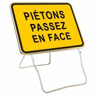 Panneau temp KC1 800x600 Cl.1 «Piétons passez en face» + PL